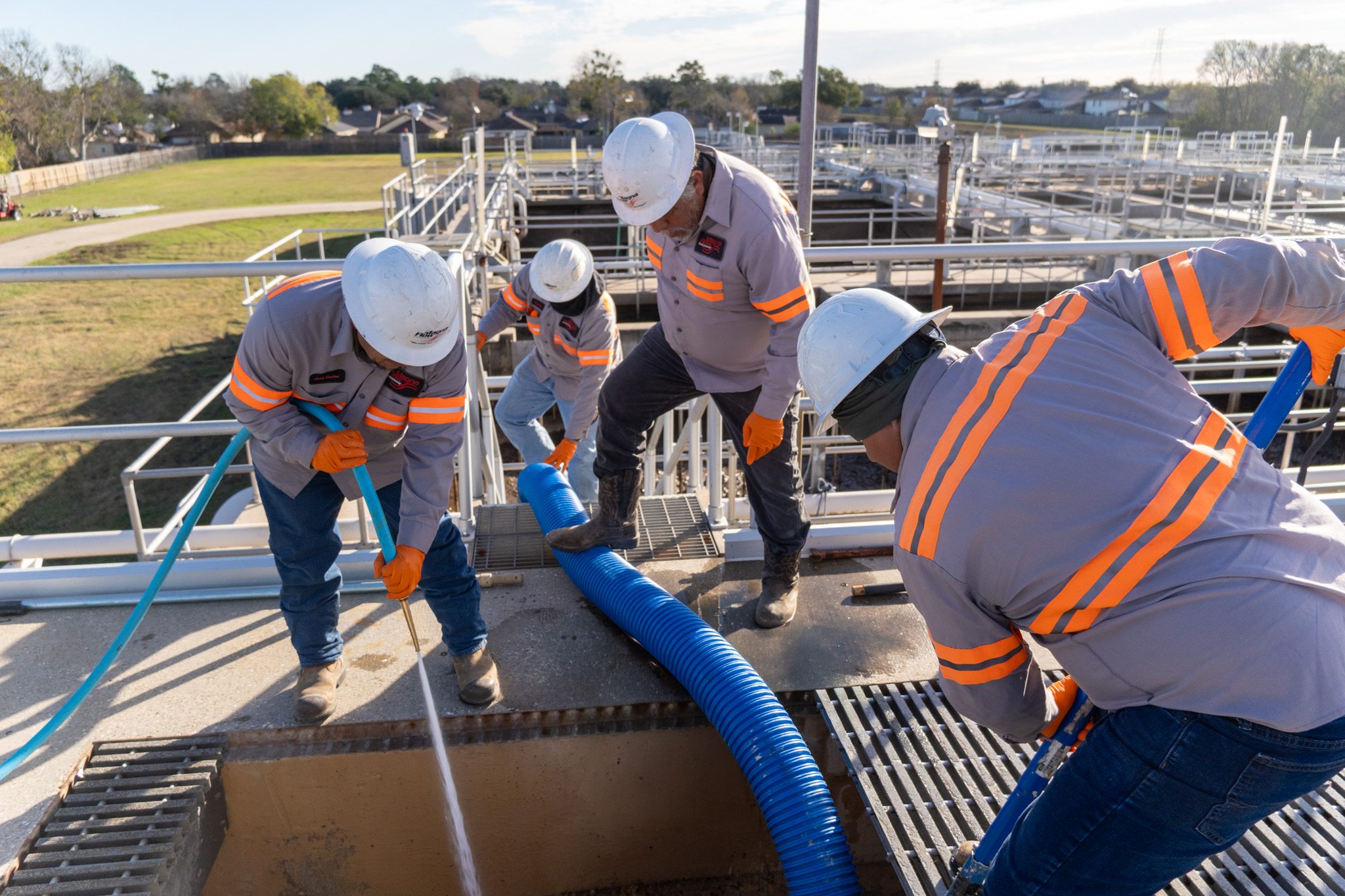 Vacuum and jetting support for treatment plant systems